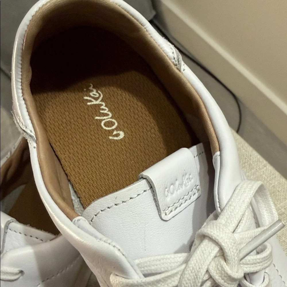 OluKai Pehuea Lī ‘Ili Women's White Leather Sneakers 8.5‎ like new